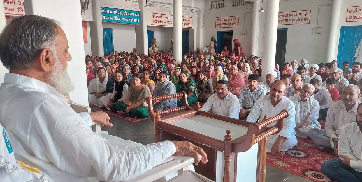 Seeing the quarrel between parents has a bad effect on children : Kanwar Maharaj