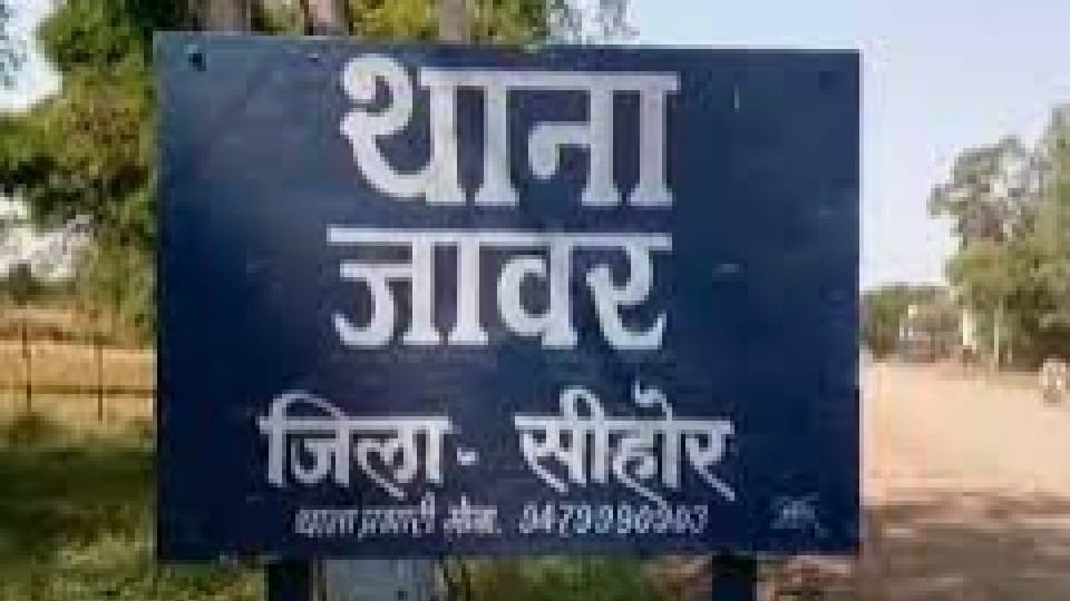 Sehore: Dabangg, forcibly cut the crop from the field after beating up the woman, complained to the SP-Collector