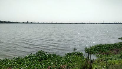 Hapur Hasanpur lake will be beautified and developed as a tourist destination Commissioner Surendra Singh inspects