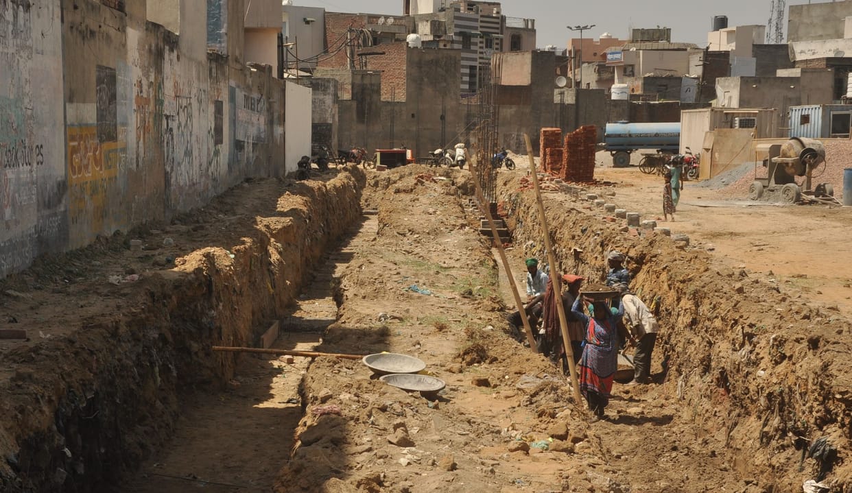 The allegations of the shopkeepers - less cement and more use of sand