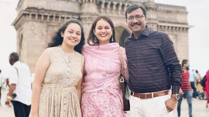 जीजा प्रदीप और बहन टीना के साथ रिया डाबी।