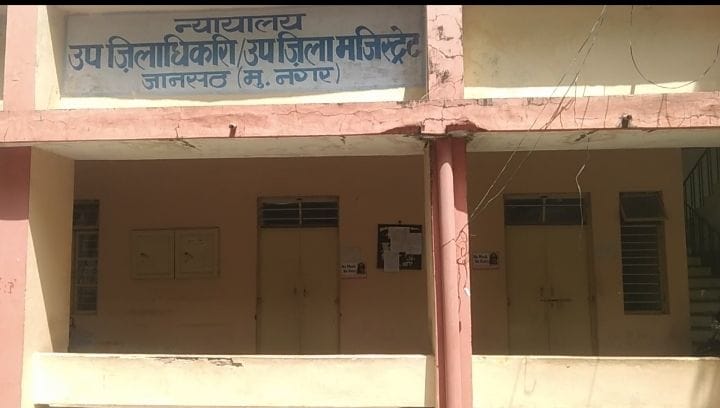 Tehsil employees strike, protest by locking
