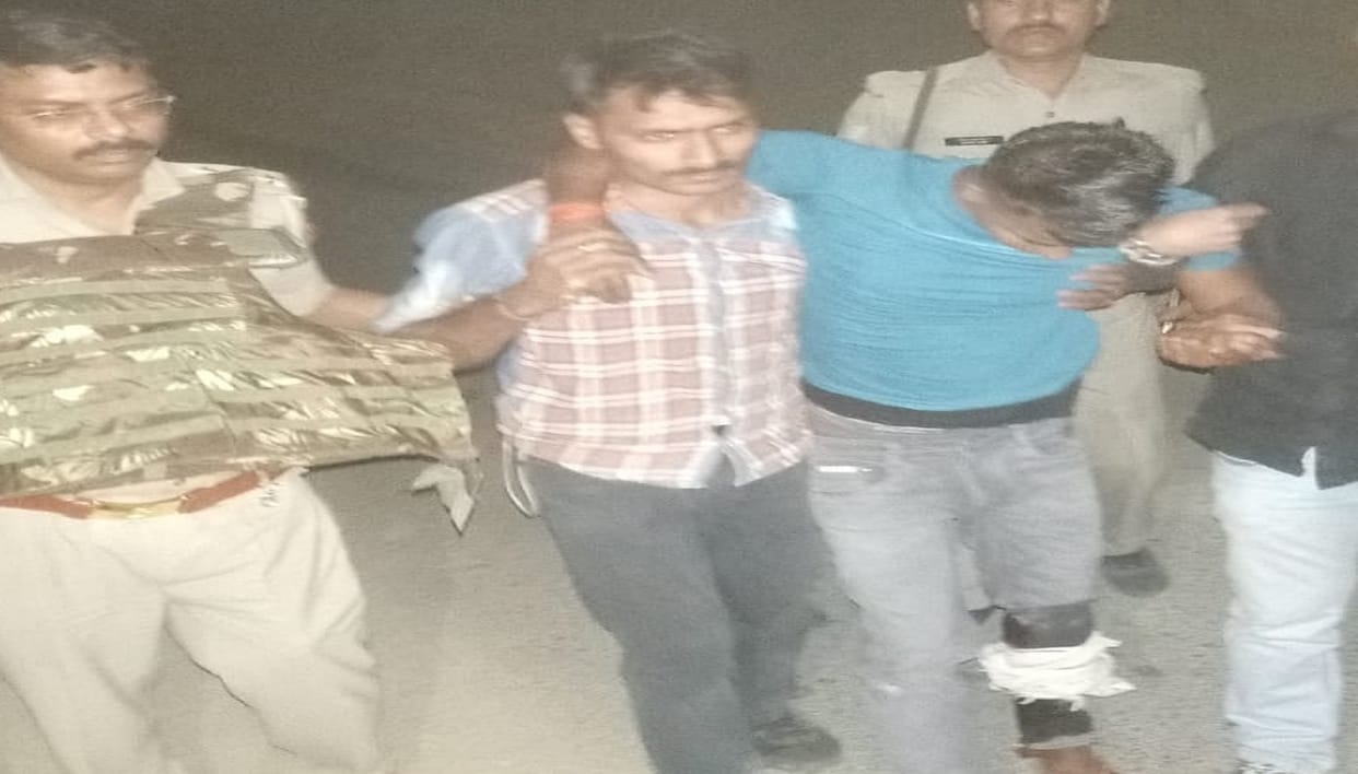 Police encounter in Jaunpur RS 20 thousand rewarded criminal arrested ganja and firearm recovered