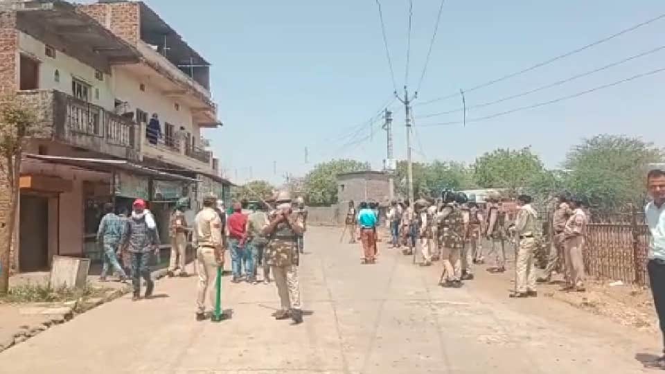 Shajapur Anti Mafia Campaign: The land given to the poor was occupied, the house of the crook and the poultry farm landed