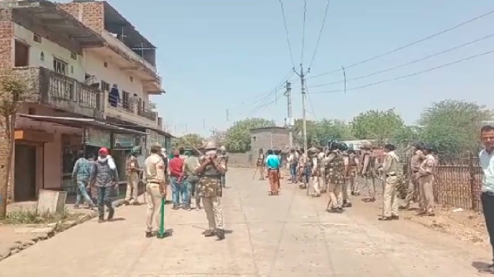 Shajapur Anti Mafia Campaign: The land given to the poor was occupied, the house of the crook and the poultry farm landed