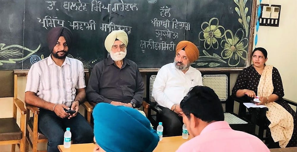 Taught the students the nuances of journalism, Kurukshetra