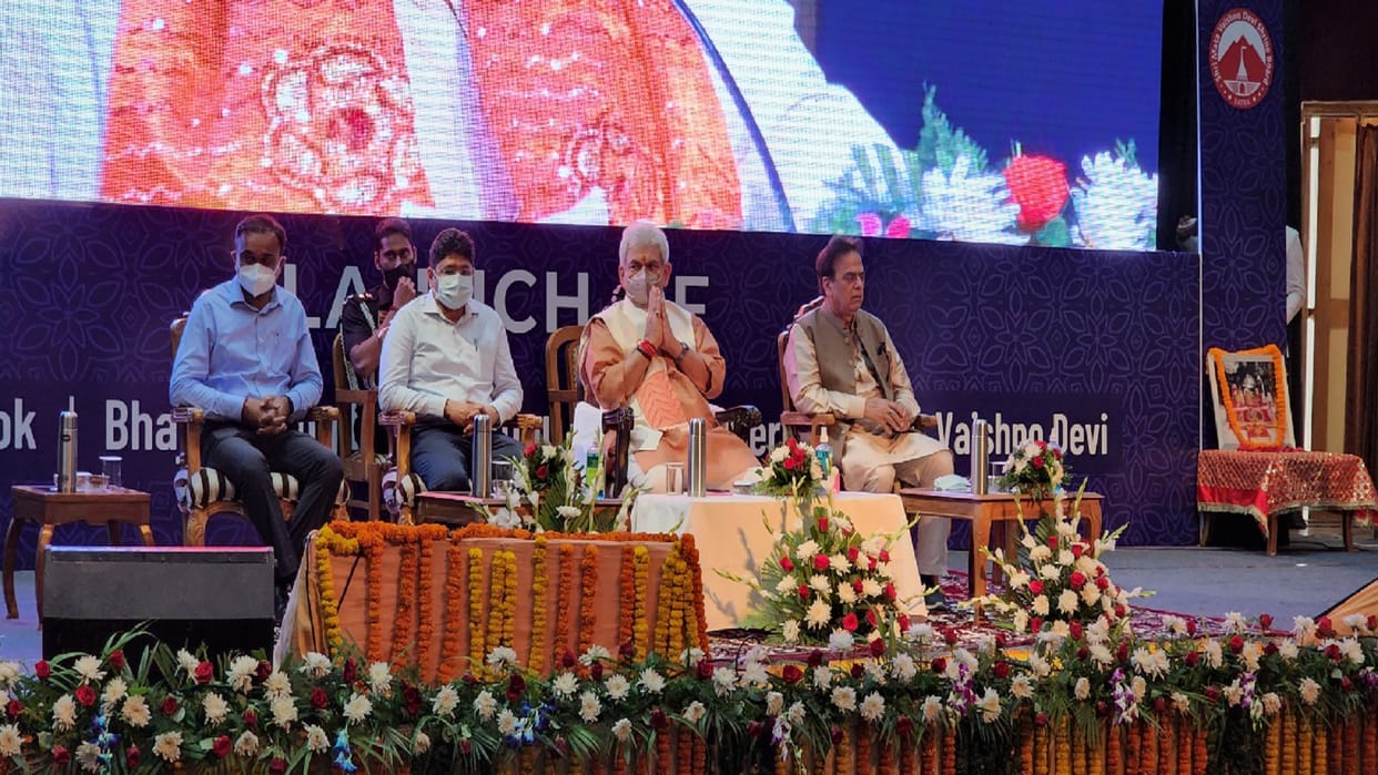 Lieutenant Governor reached Mata Vaishno Dham, said - one lakh crores being spent in the development of the state