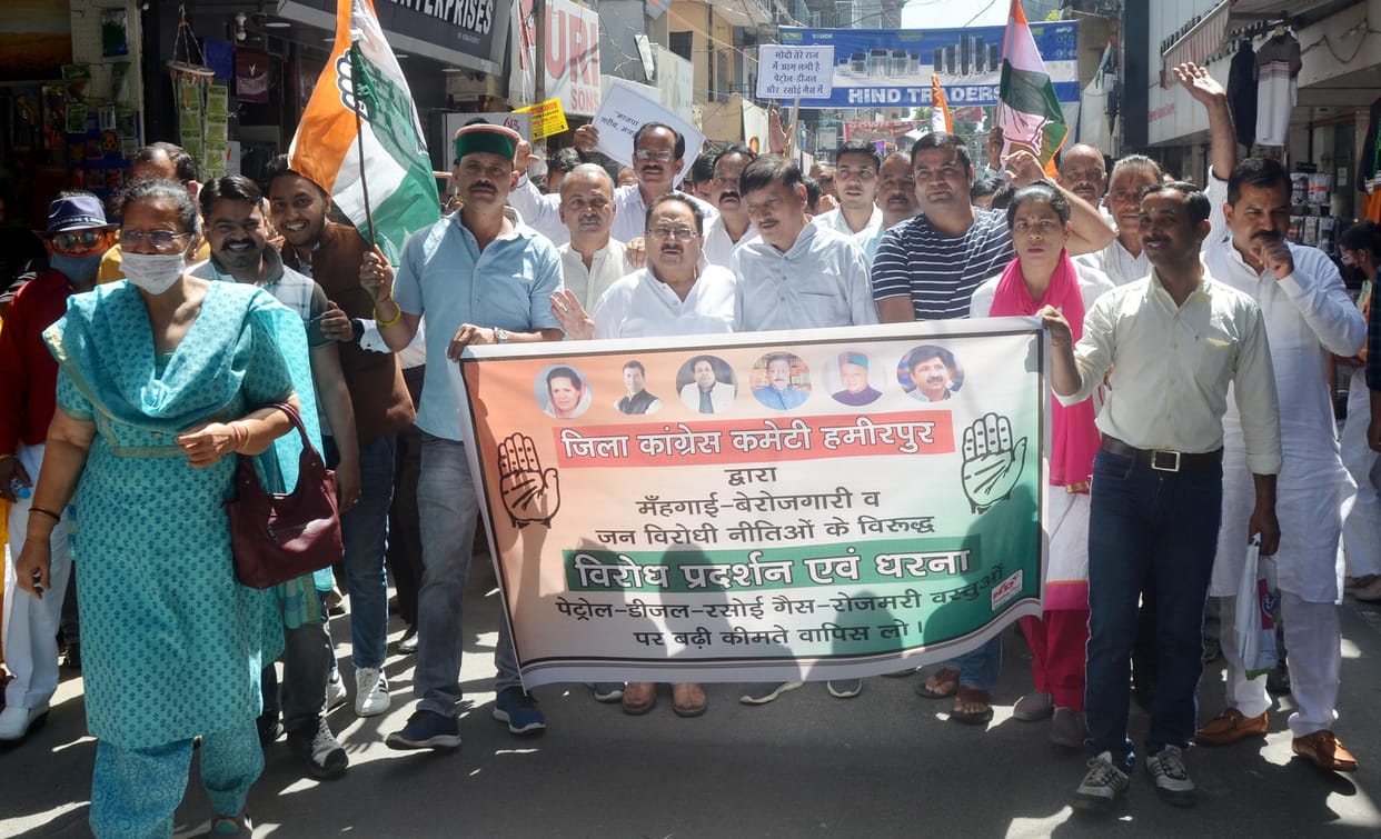 Congress demonstration of inflation and unemployment in Hamirpur