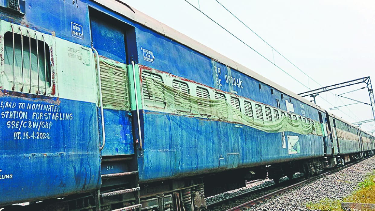 Amar Ujala Investigation Spiders made a web in coach