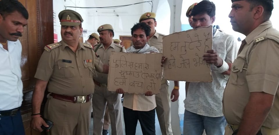 up police encounter fear robbers surrendered in Mainpuri crime news