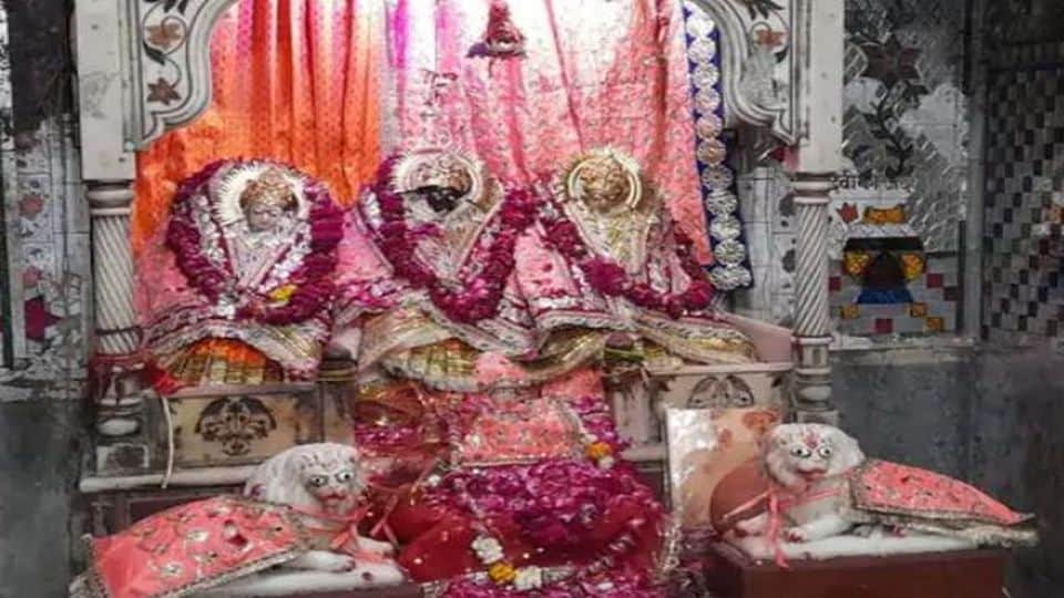 Navratri 2022 Magical Aarti Performed At Nari Semari Mata Temple In Mathura