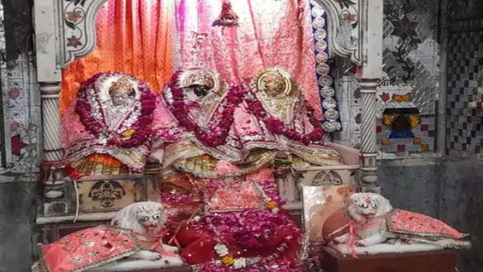 Navratri 2022 Magical Aarti Performed At Nari Semari Mata Temple In Mathura