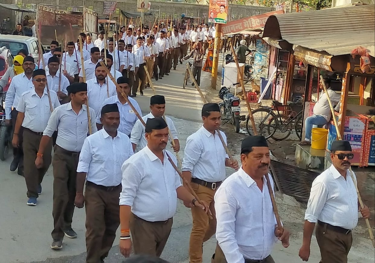 Volunteers did path movement on Pratipada of the year