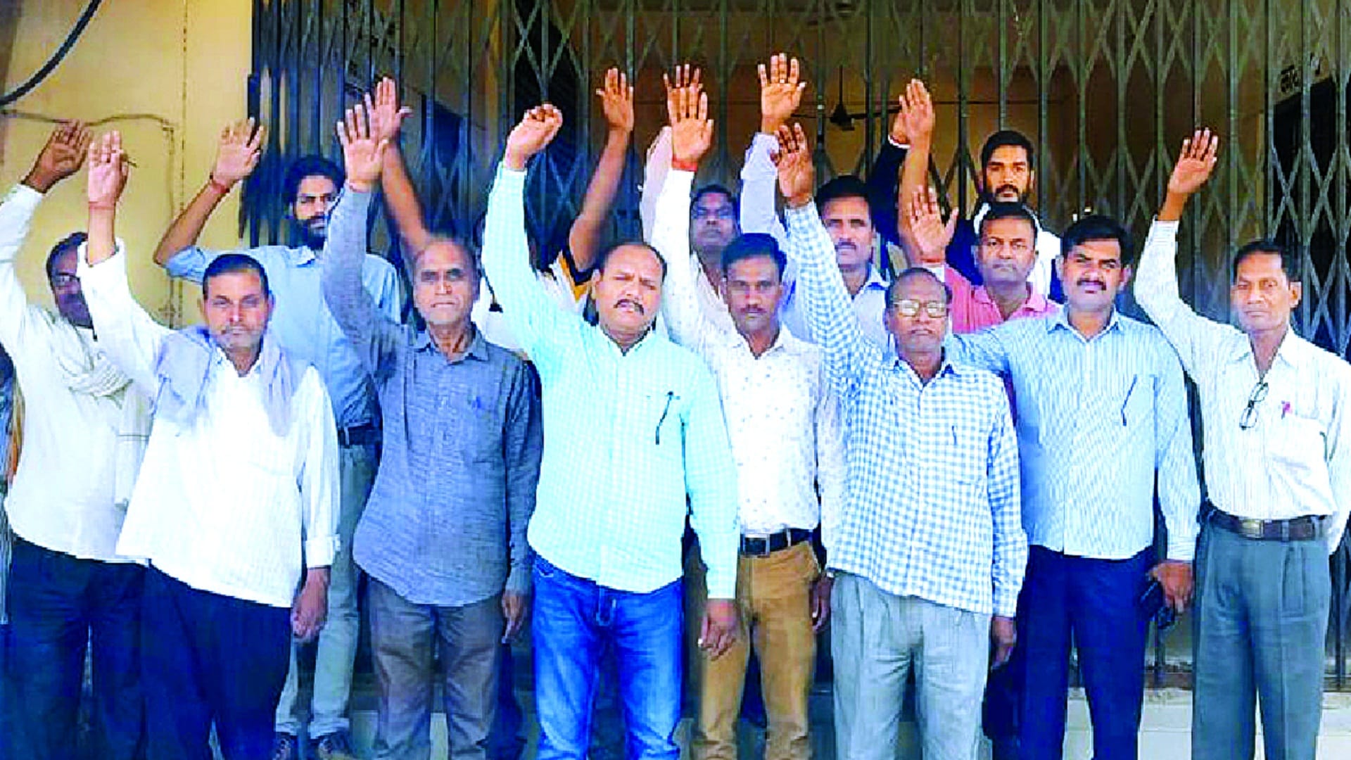 Tehsil employee death case: SDM Lalganj CM Yogi directs to suspend him