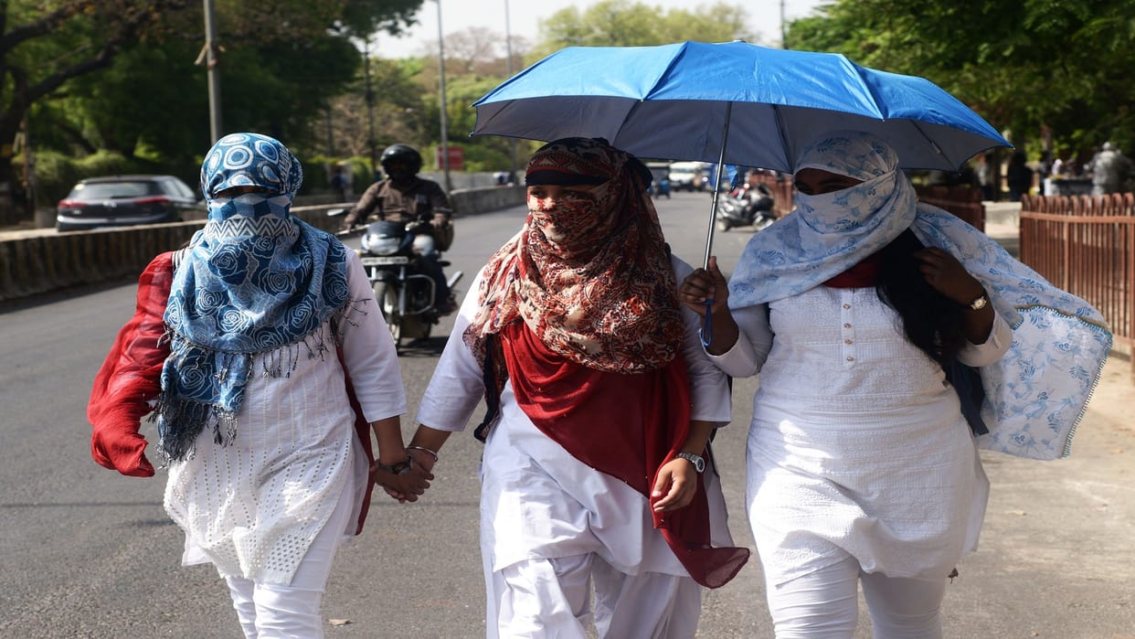 Temperature Fire raining from the sky Prayagraj remains hottest in UP mercury crosses 43