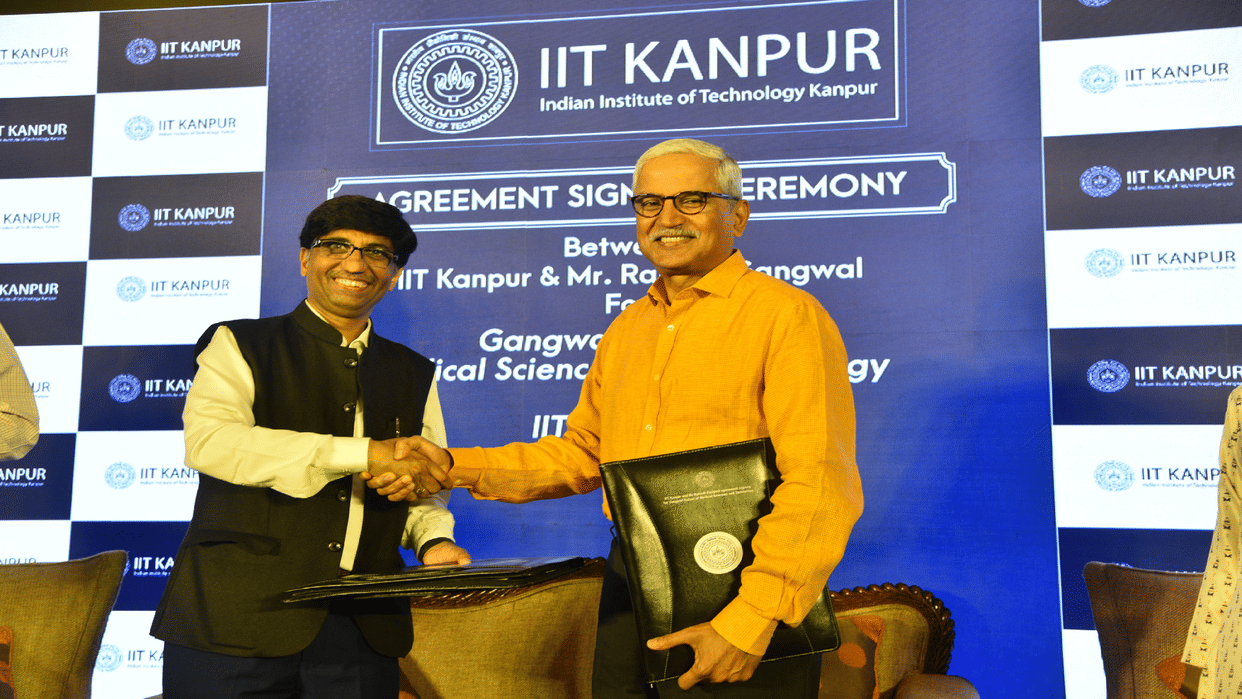 Rakesh Gangwal who donate 100 crore to iit Kanpur Know all about Co-Founder of IndiGo Airlines GuruDakshina