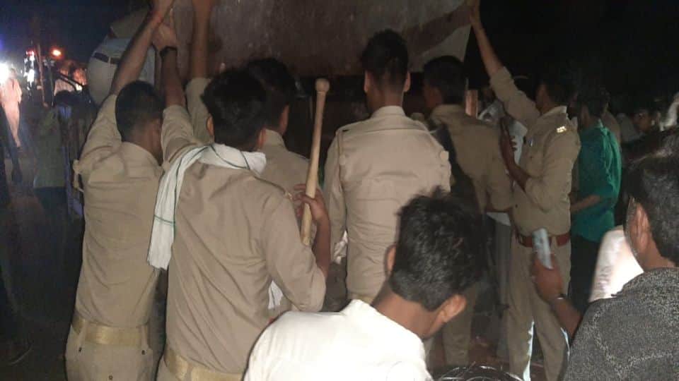 mainpuri road accident four devotees died in tractor trolley overturned at last night