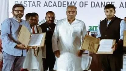 सीएम भूपेश बघेल के साथ नीलेश मिश्रा