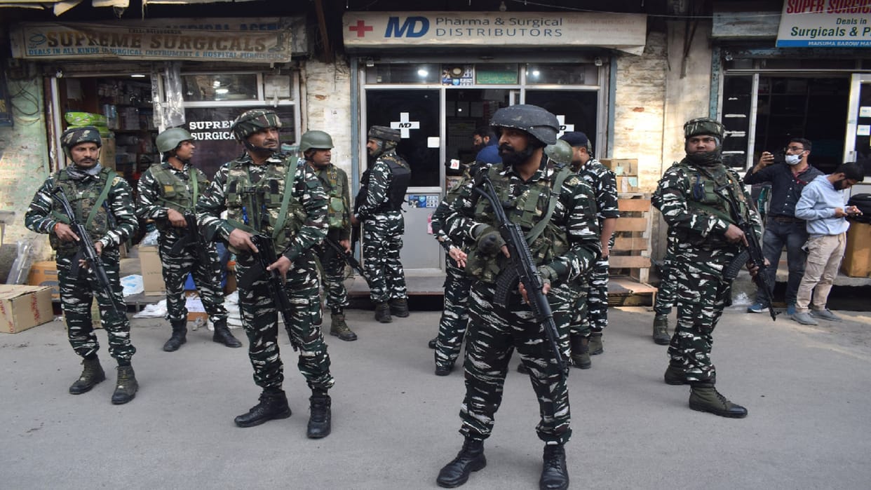 Kashmir Terrorist Attack CRPF jawan killed another injured in terrorist attack in Srinagar Kashmir