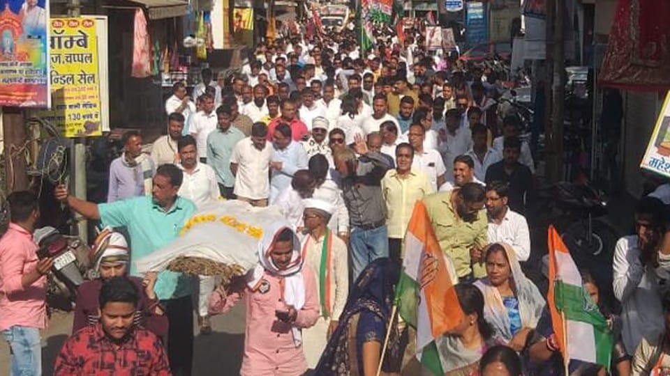 Madhya Pradesh: Congress took to the streets against inflation, staged a protest in Indore, funeral procession in Ujjain, rally in Dewas with inflation witch