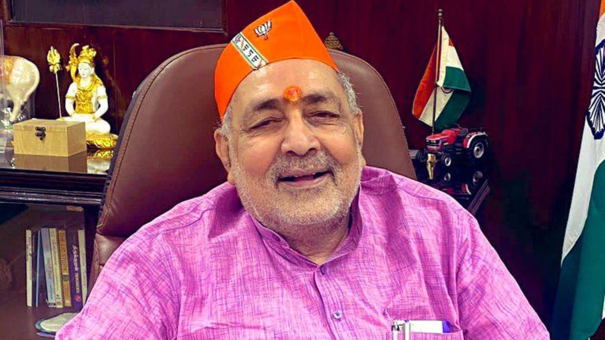 Union Minister Giriraj Singh says Extremist Mindset is threat to country not growing Muslim population over attack on Gorakhnath temple attack news in Hindi