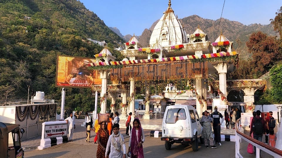 One lakh people reached Vaishno Devi three days occasion of Navratri
