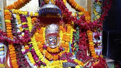 Chaitra Navratri third day today varanasi Devotees gathered in maa chandraghanta Saubhagya Gauri temple  worship and chants mantras