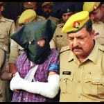 पुलिस हिरासत में आरोपी मुर्तजा...