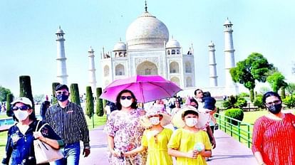 Situation uncontrollable in summer at TajMahal Tourist from Haryana collapses after gasping