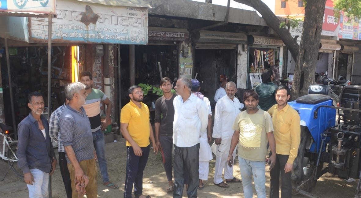 Dispute among traders over market closure