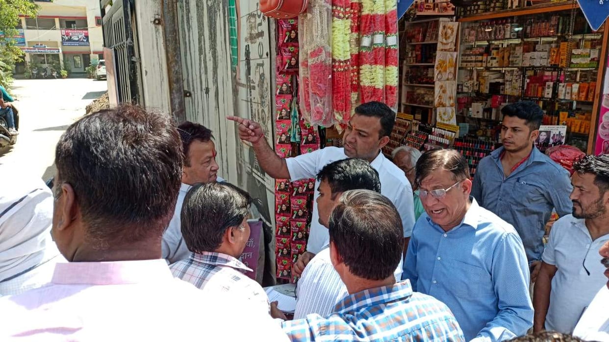 Traders and officers agreed to install 25 feeder boxes