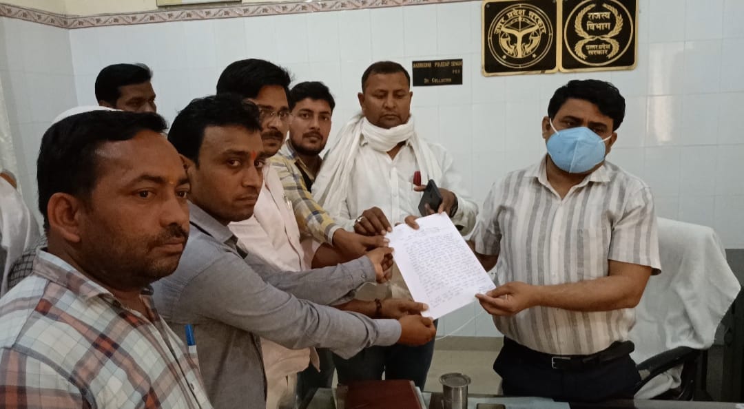 The voice of the release of Ballia journalists also arose in the district