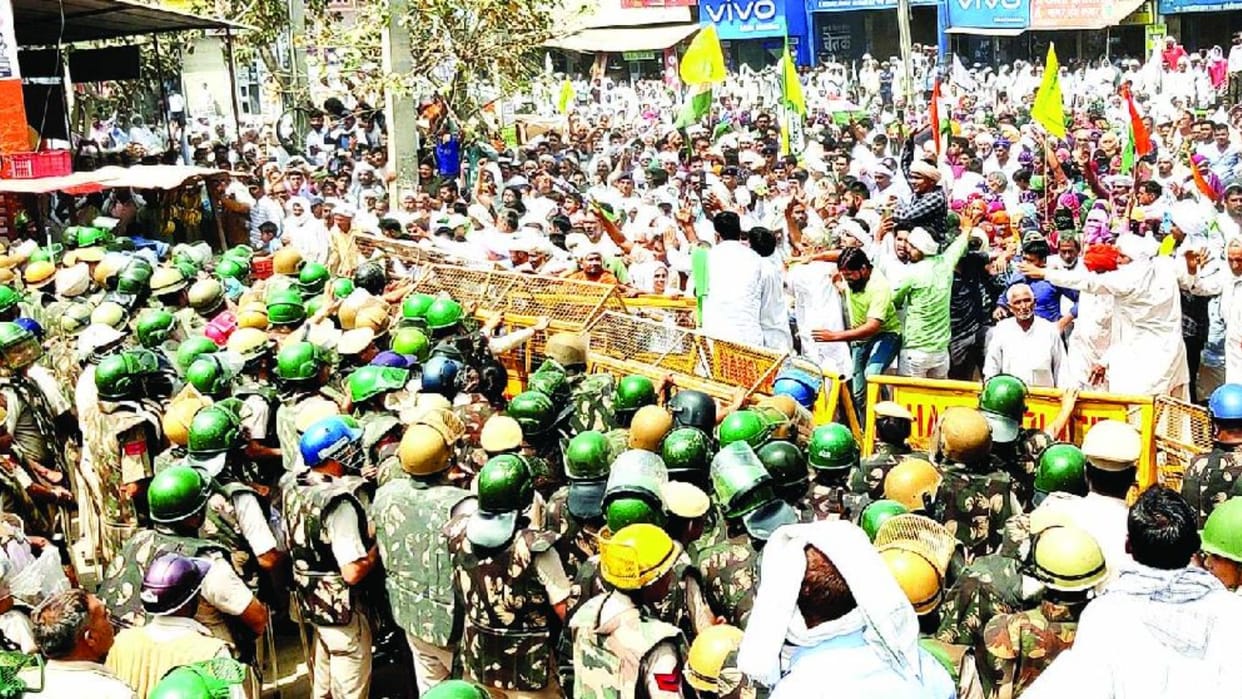 Farmers demonstrated in Narnaund of Haryana to demand compensation