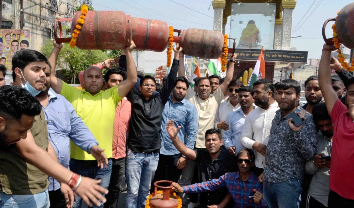Demonstration with gas cylinder against inflation