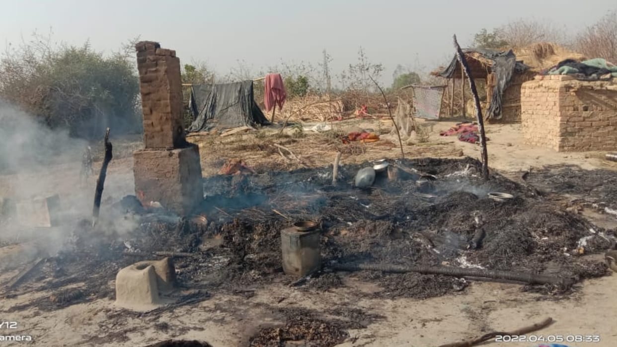 UP Shahjahanpur hut catches fire three year old girl burn to death