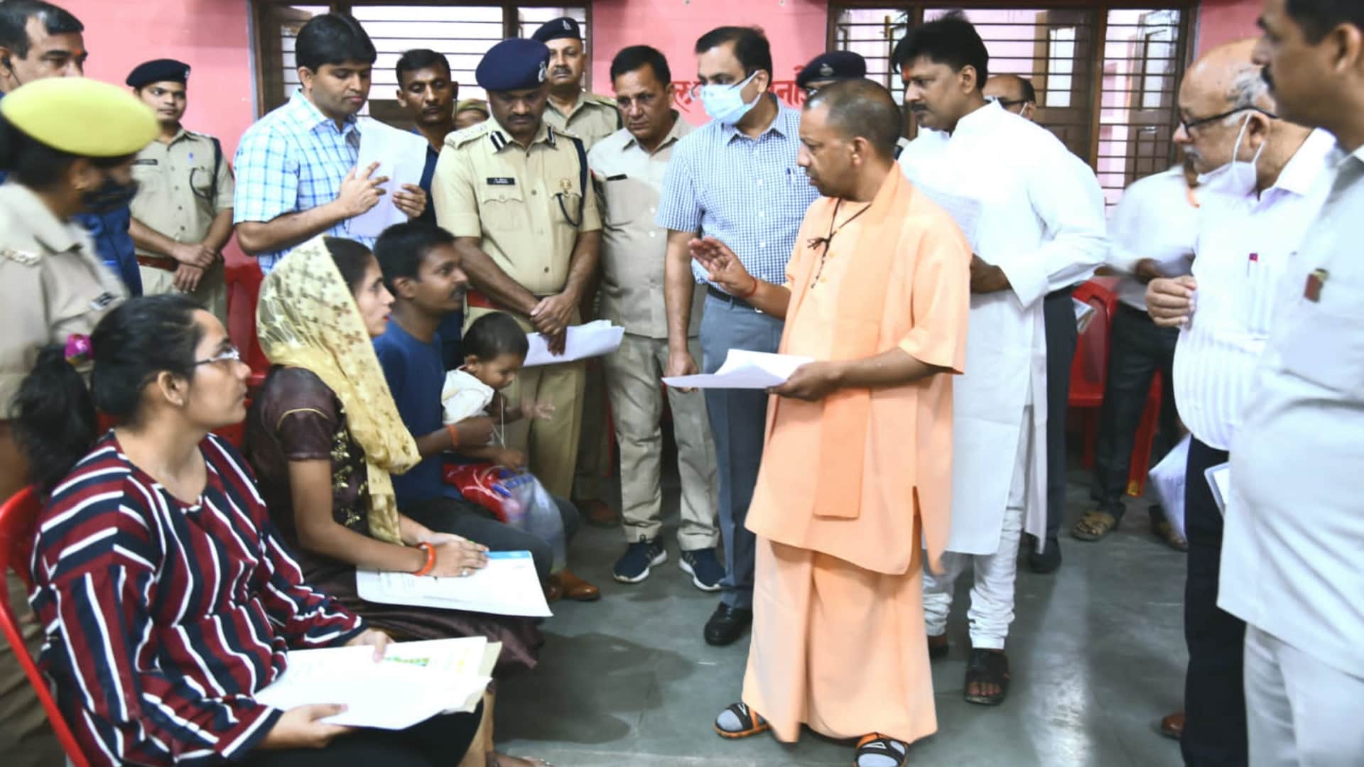 CM Yogi listened to complaint in janta Darbar Gorakhpur UP