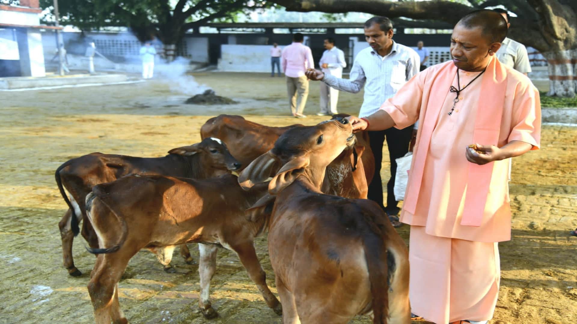 CM Yogi listened to complaint in janta Darbar Gorakhpur UP