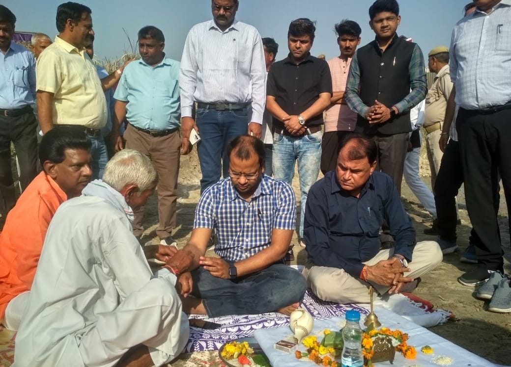 Hathras: Give employment to more and more MNREGA workers in the restoration of Ishan river
