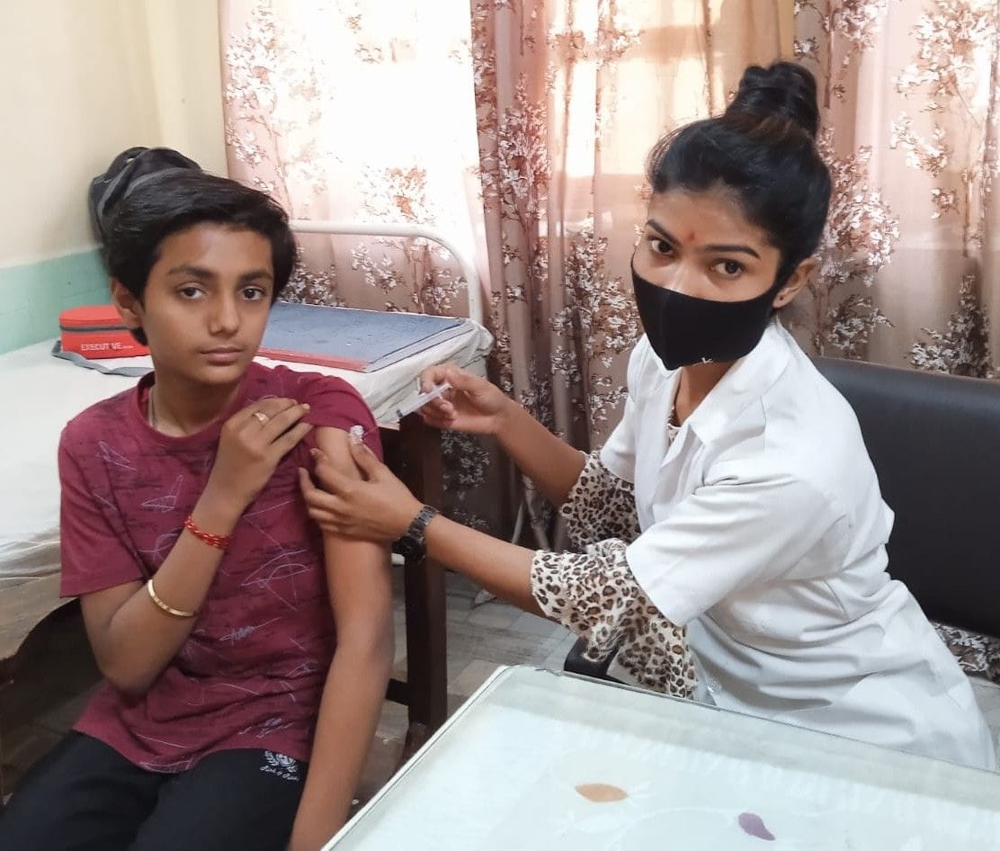 Hathras: Anti-corona vaccine gives protection, how to fear it