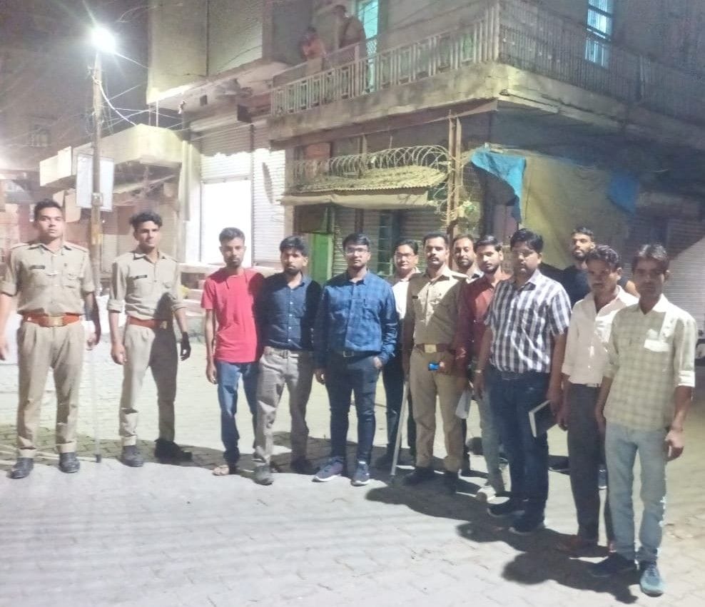 Hathras: 50 people caught electricity theft