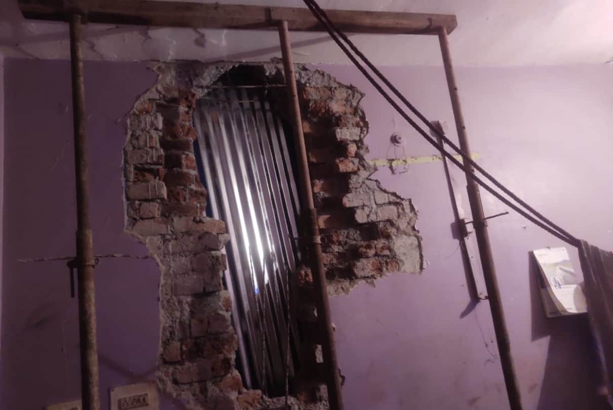 Dewas: Complaint against Indore Development Authority chairman in Dewas police station, neighbor accused of damaging the house