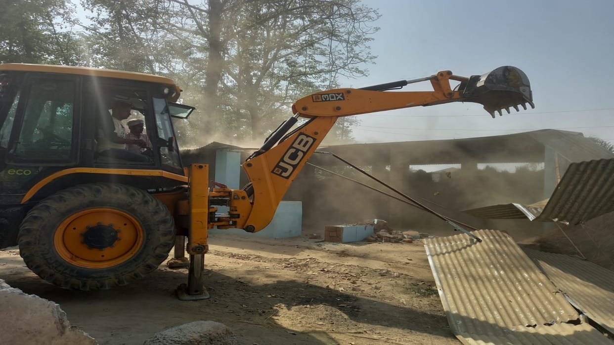 Bulldozers run on illegal possession of government land