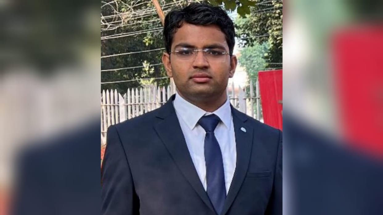 Karthik of Sonipat got 33rd rank in IES exam of UPSC