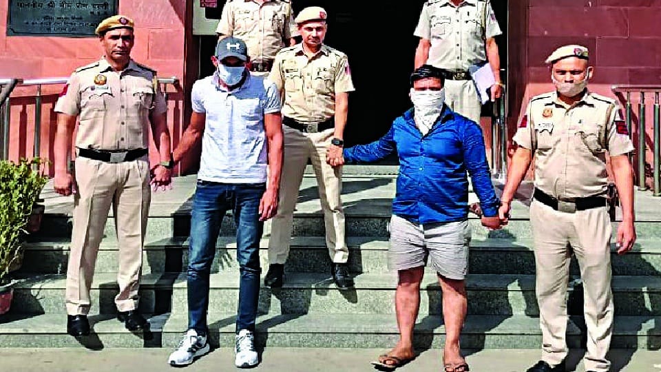 miscreant who came out on parole looted two crores in budh vihar area police arrested four accused