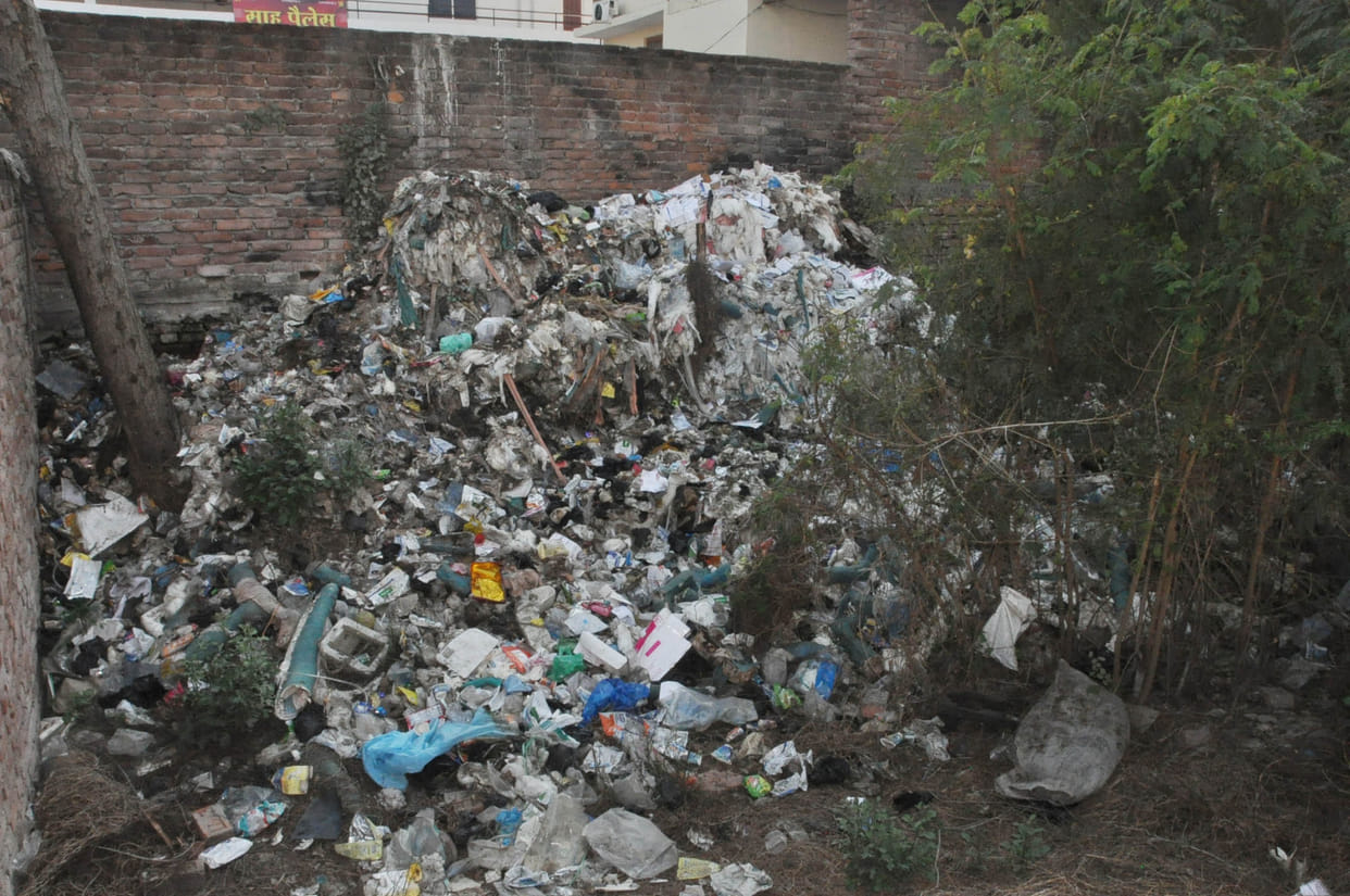 Bio medical waste being thrown in the open despite the notice