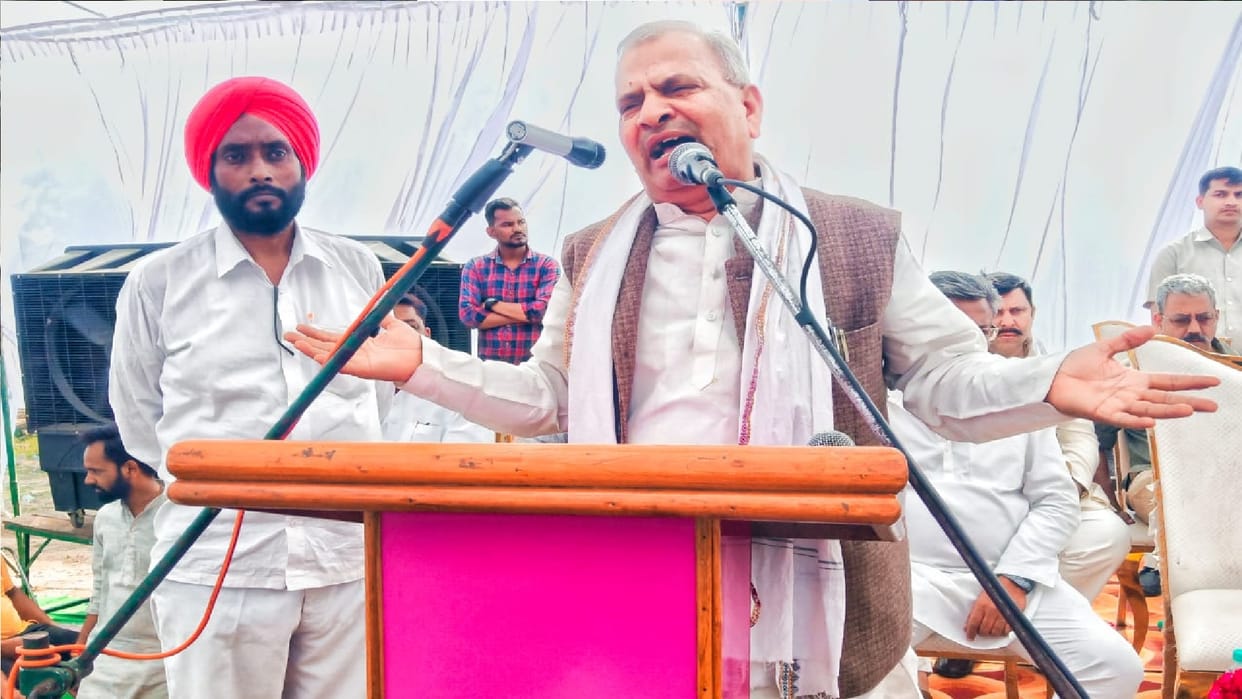 Samajwadi Party leader Naresh Uttam said bjp rules by dividing people