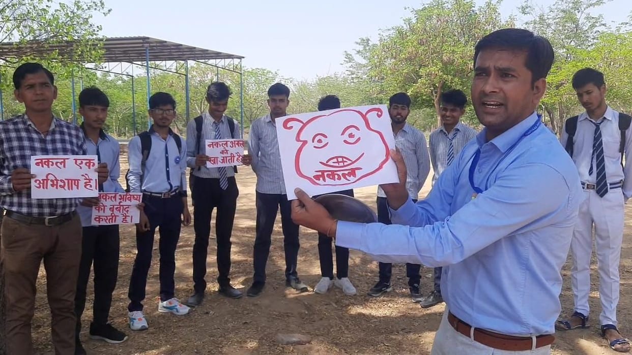 Akal eats copying, video of teacher making students take oath not to copy goes viral