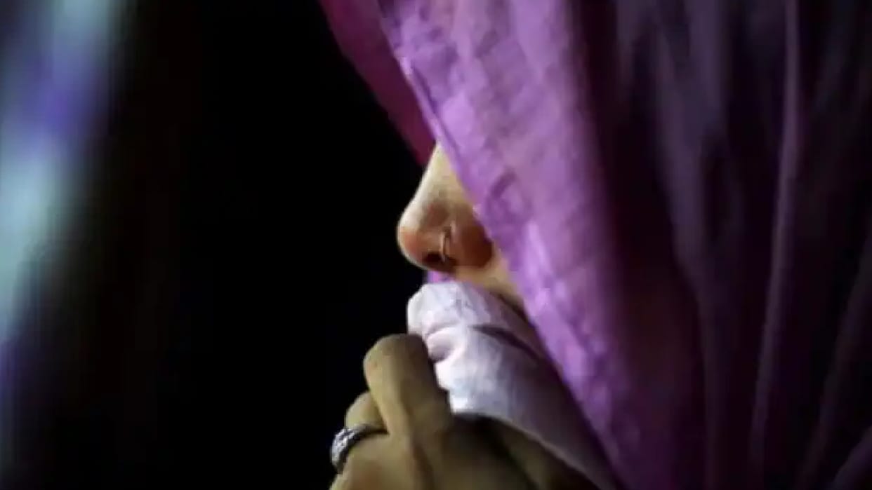 Satna: Young man lost his temper after having less salt in breakfast, grabbed aunt's hair and dragged him to the road, beat him up