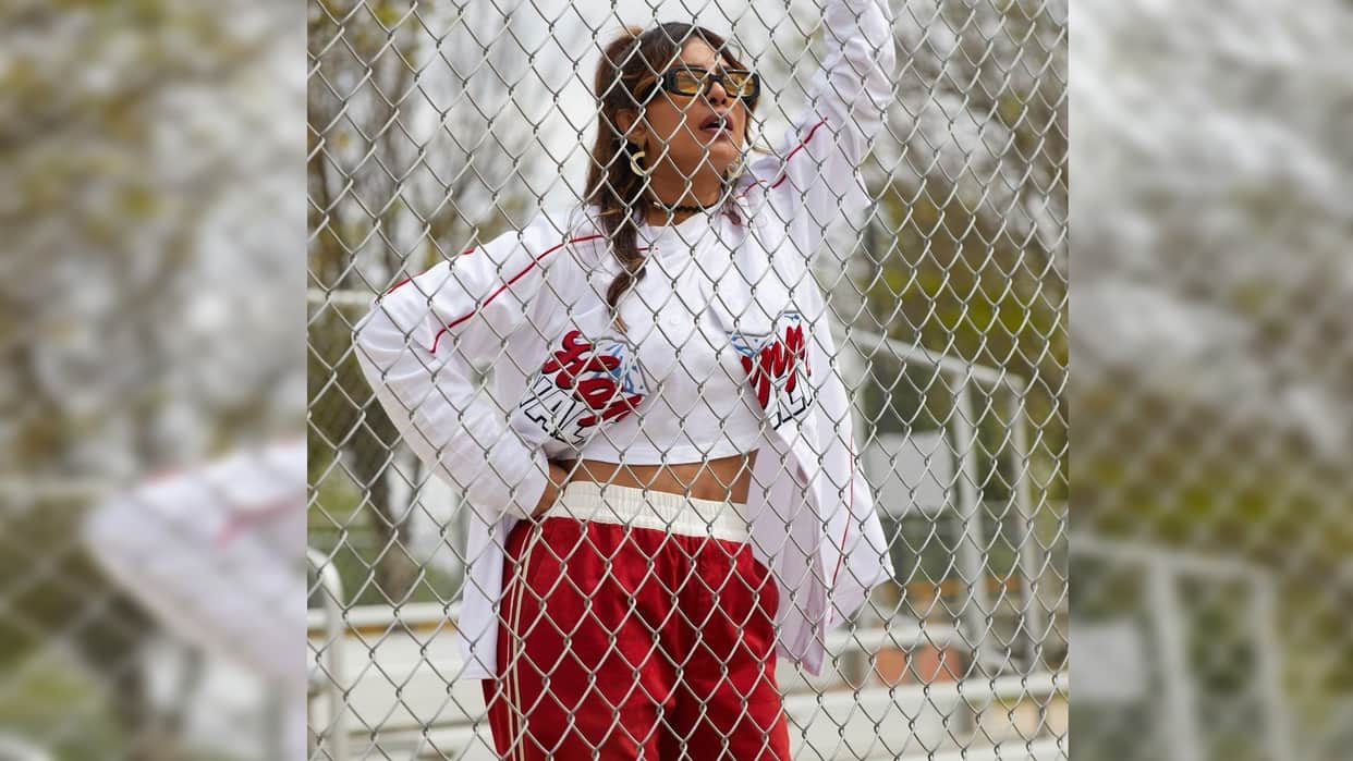 priyanka chopra proudly poses with Los Angeles manhole cover that made in india