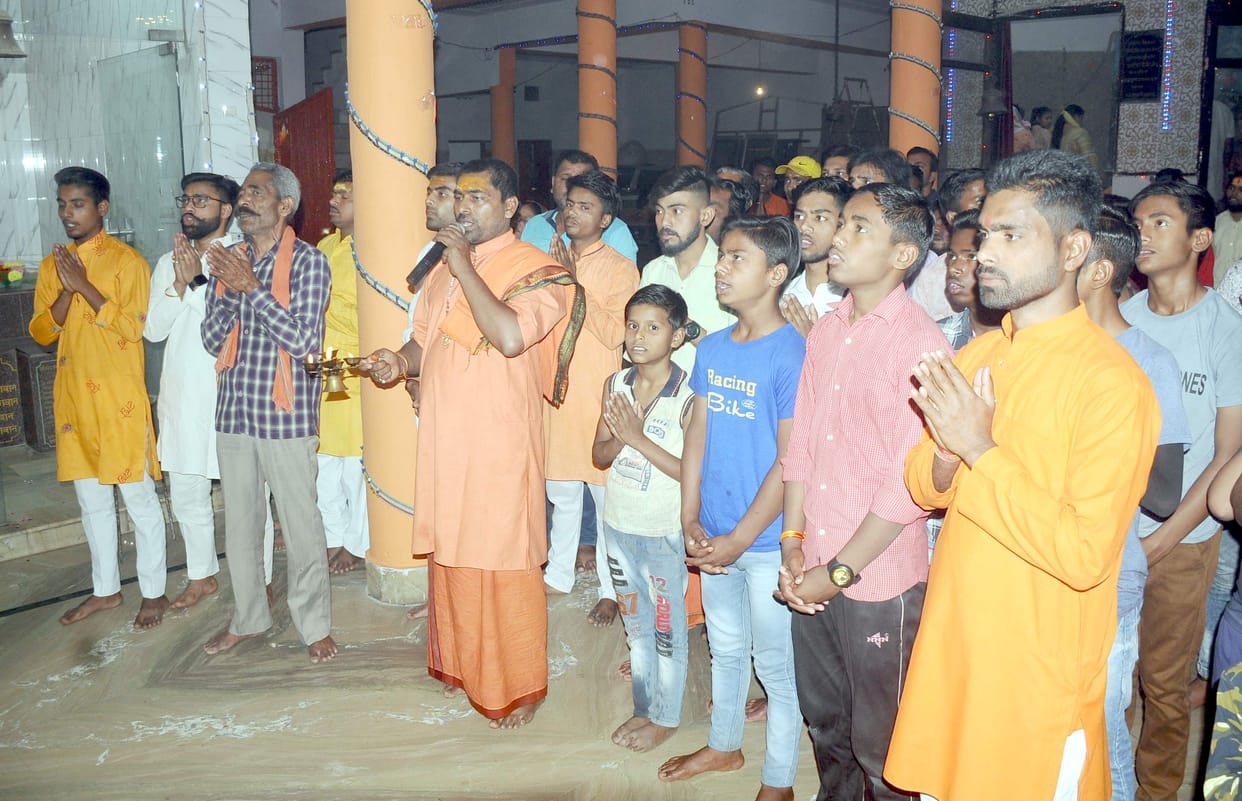Navratri: Worshiping Maa Chadraghanta on the third day, devotees wished for happiness and prosperity